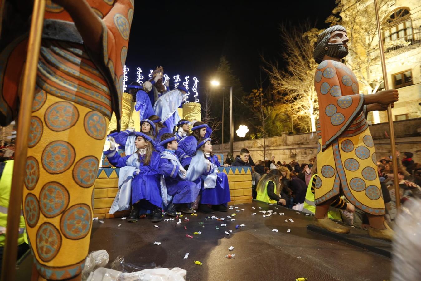 Fotos: La cabalgata de los Reyes Magos sale a las calles de Granada