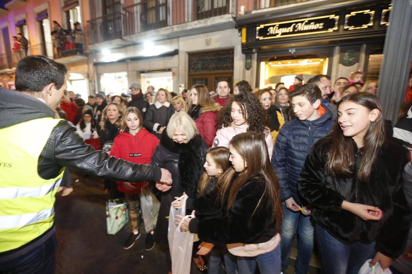 Fotos: Las calles de Granada, de bote en bote para ver a sus Majestades de Oriente