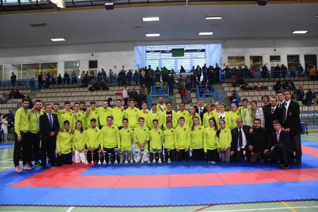 Selección granadina de kárate que participó en el Campeonato de Andalucía. 