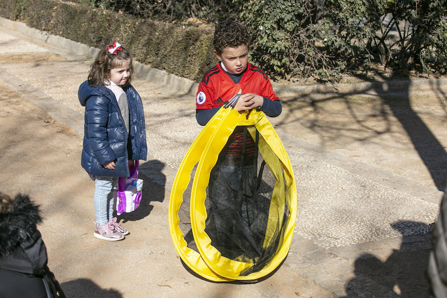 Ls calles y parques de la ciudad se llenan de niños en un día de tiempo inmejorable