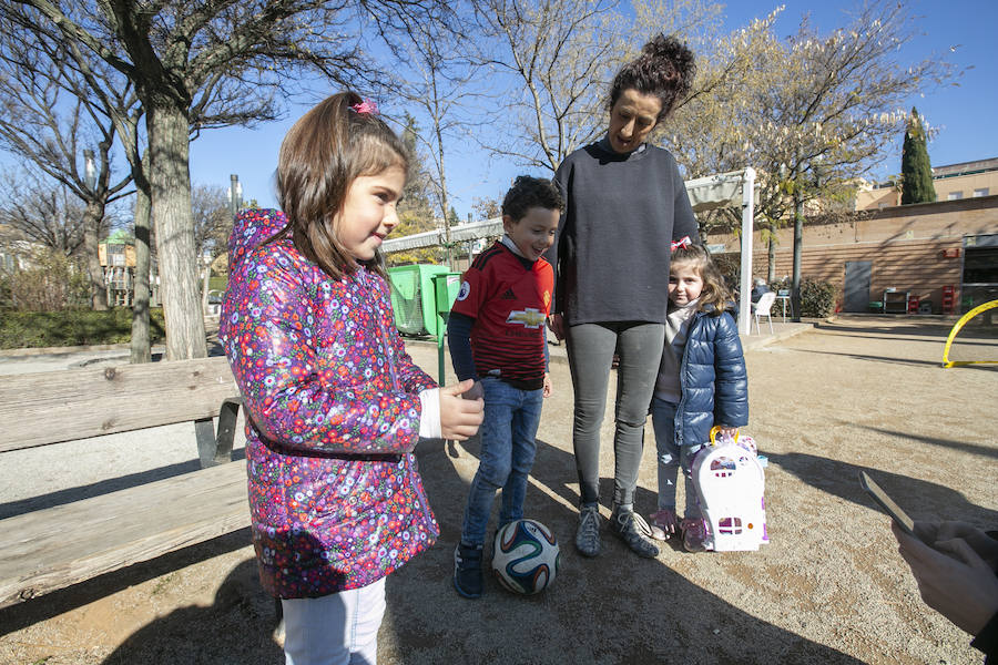 Ls calles y parques de la ciudad se llenan de niños en un día de tiempo inmejorable