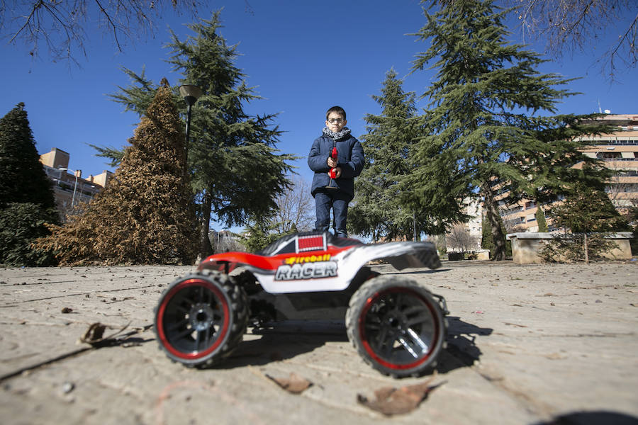 Ls calles y parques de la ciudad se llenan de niños en un día de tiempo inmejorable