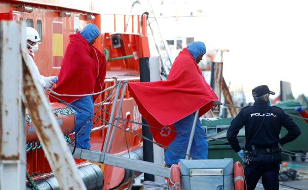 Rescatan a 87 inmigrantes de una segunda patera localizada en mar de Alborán