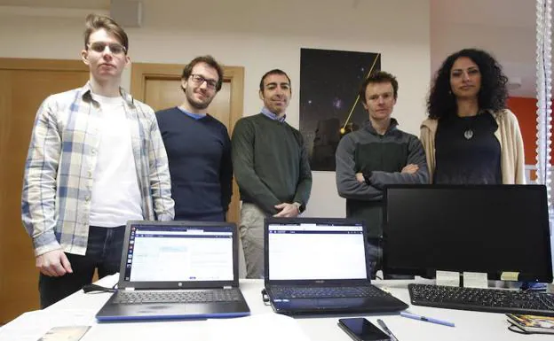 Sergio Suárez, Carlos González, Francisco Javier de Cos, Enrique Díez y Laura Bonavera, que forman parte del Grupo de Modelización Matemática de la Universidad de Oviedo.