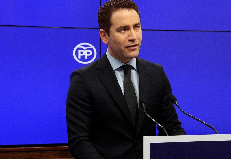 El PP plantea una contraoferta a Vox que se negociará esta tarde en Sevilla