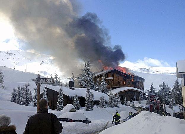 Incendio del Hotel Lodge en Pradollano el pasado 22 de enero de 2014.