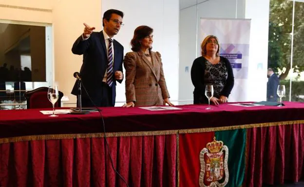 Presentación del V Plan de Igualdad del Ayuntamiento de Granada con Carmen Calvo y Paco Cuenca. 