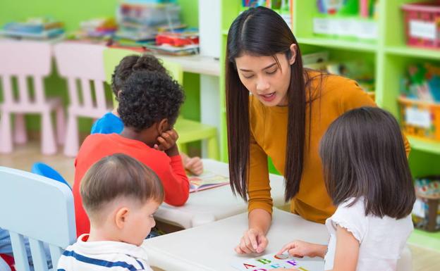 La nueva ayuda de 1.000 euros para madres trabajadoras: requisitos y cómo solicitarla