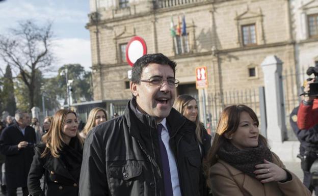 El PSOE pide a Moreno que cuente «el auténtico programa político de ultraderecha radical» que quiere llevar a cabo