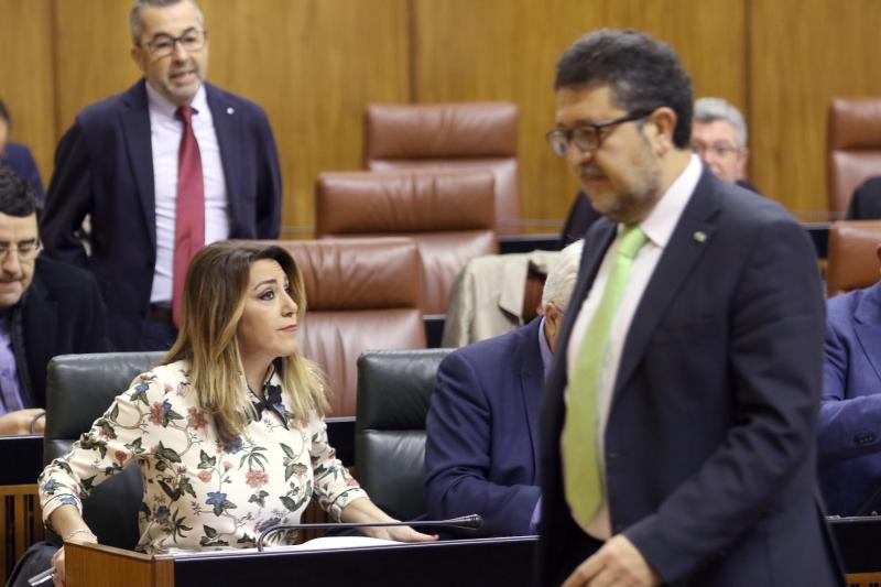 Junma Moreno responde a las intervenciones e los partidos con representación parlamentaria