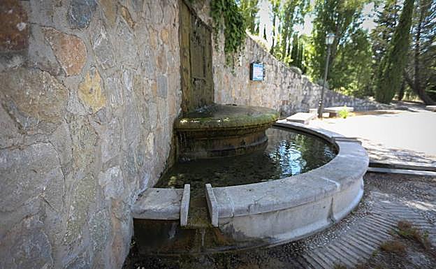 Fuente del parque Federico García Lorca de Alfacar, el punto en el que los testigos aseguran que estan sepultados los restos.