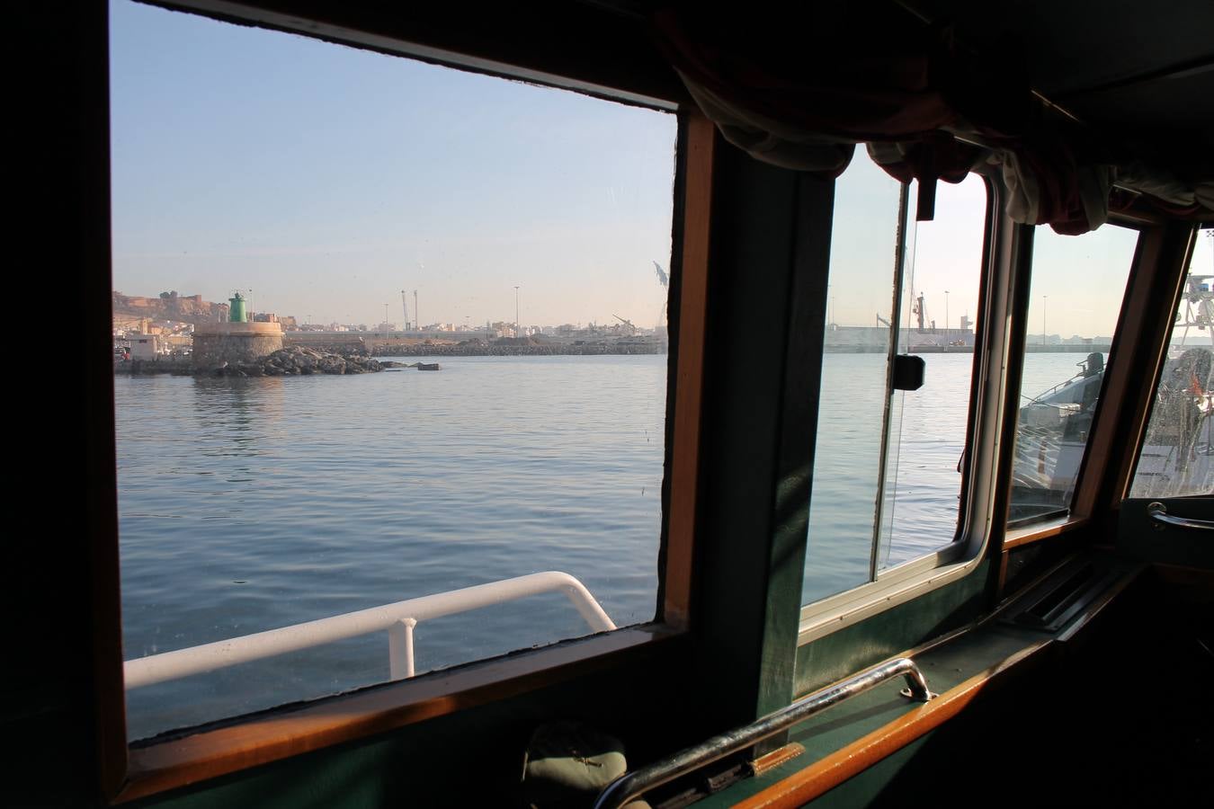 Junto a Salvamento Marítimo efectúa el primer test en Almería de un supuesto auxilio a un inmigrante caído al mar