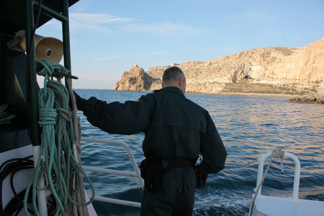 Junto a Salvamento Marítimo efectúa el primer test en Almería de un supuesto auxilio a un inmigrante caído al mar