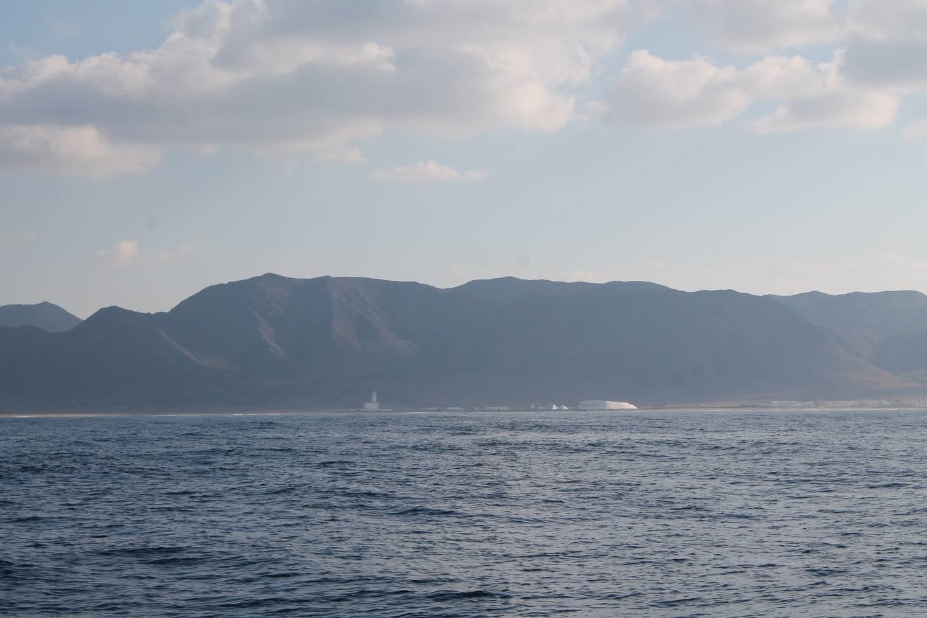Junto a Salvamento Marítimo efectúa el primer test en Almería de un supuesto auxilio a un inmigrante caído al mar