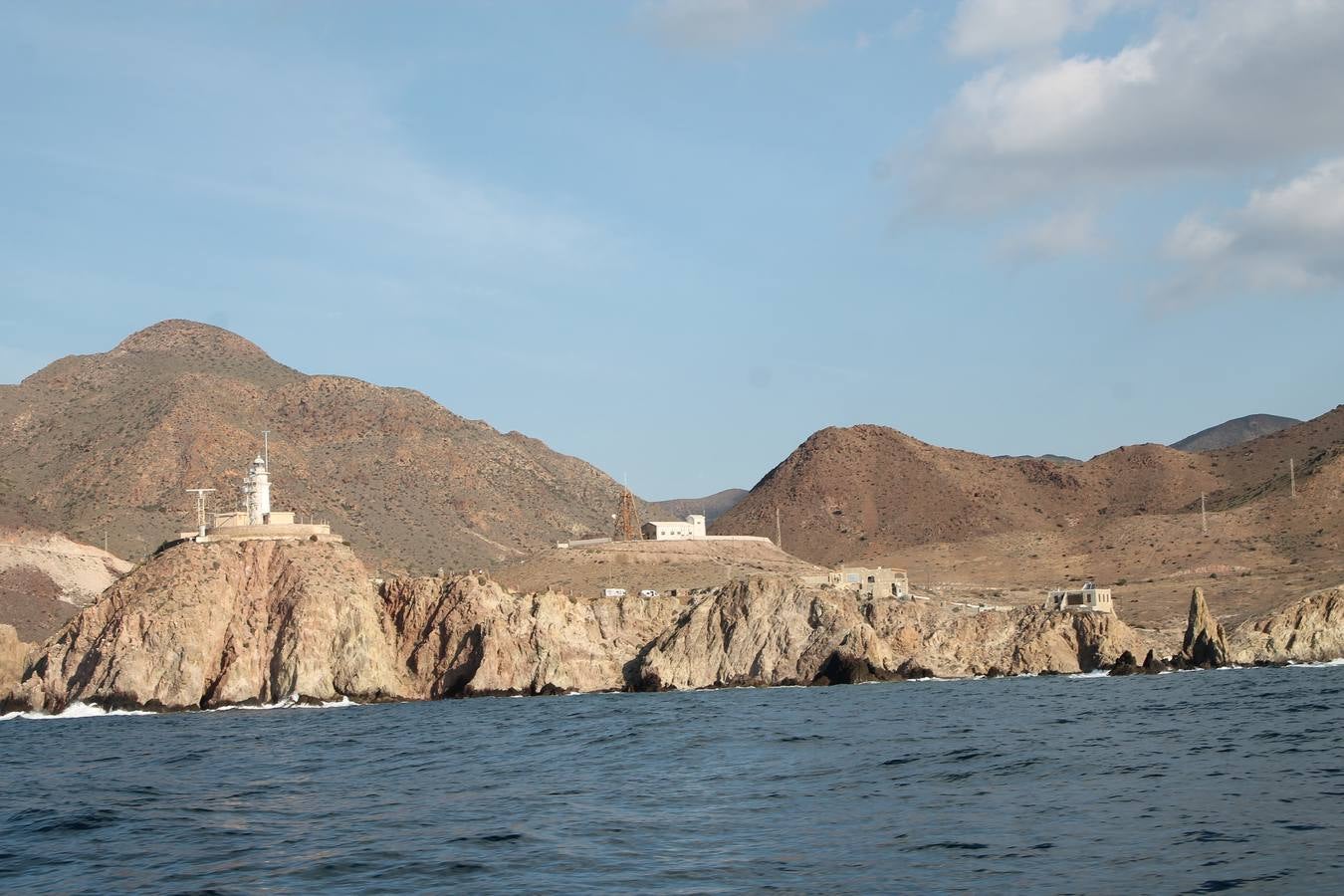 Junto a Salvamento Marítimo efectúa el primer test en Almería de un supuesto auxilio a un inmigrante caído al mar