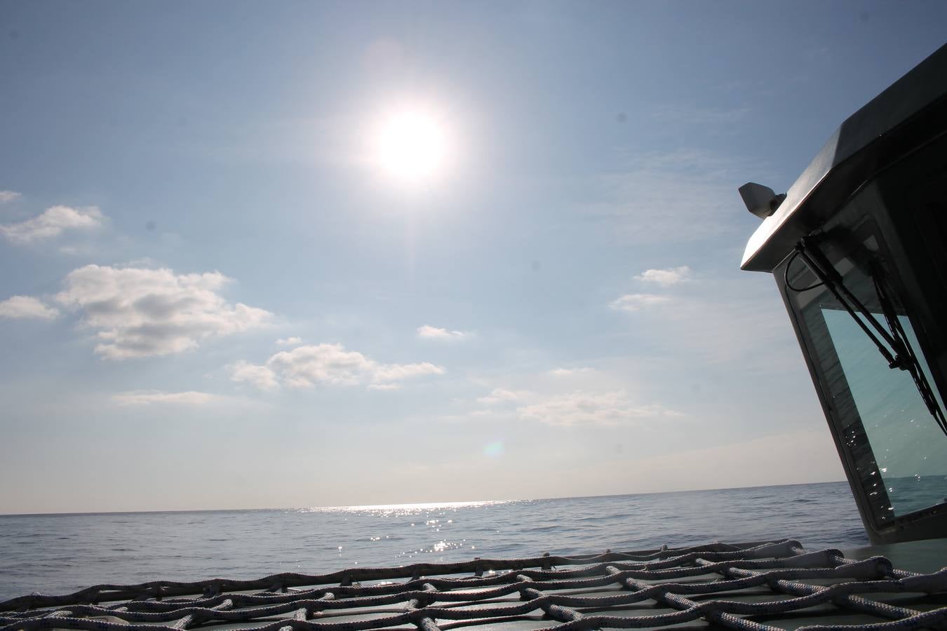 Junto a Salvamento Marítimo efectúa el primer test en Almería de un supuesto auxilio a un inmigrante caído al mar