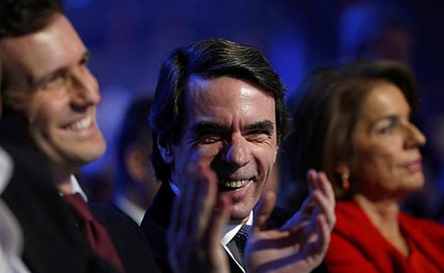 Aznar, junto a Casado y Botella. 