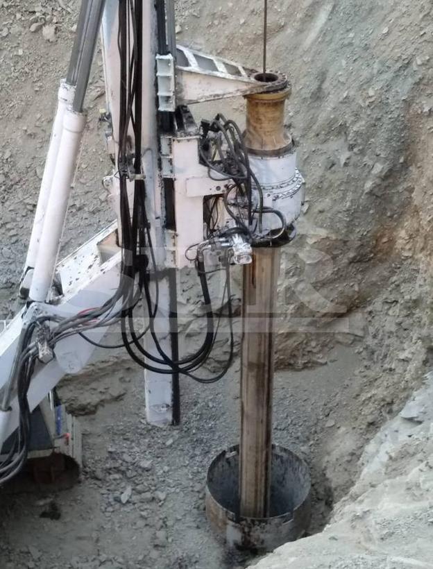 Imagen del túnel vertical por el que bajarán los mineros para rescatar a Julen.