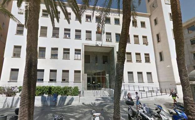 Le piden 11 años de cárcel por agredir sexualmente a la hija de 11 años de su pareja en Almería