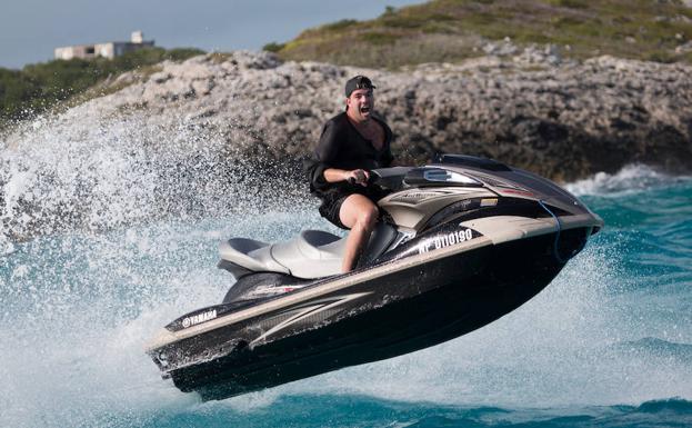 Billy McFarland, en una moto acuática.