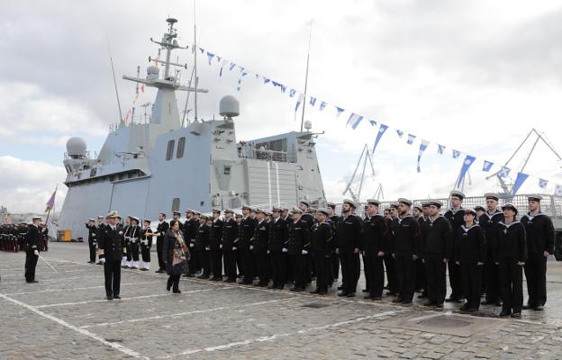 Un momento del acto de entrega del buque 'Furor' a la Armada.