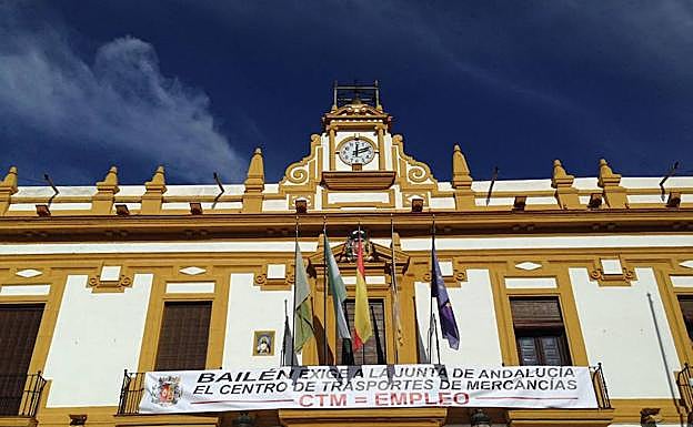 Fachada del Ayuntamiento de Bailén. 