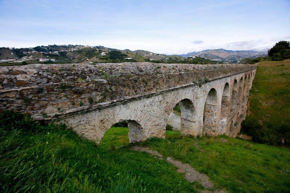 En la provincia hay contabilizados 102 expedientes con propuesta de sanción para los propietarios de pozos ilegales: 96 leves, cuatro menos graves y dos graves. Los graves conllevan sanciones que oscilan entre el medio millón de euros y el millón