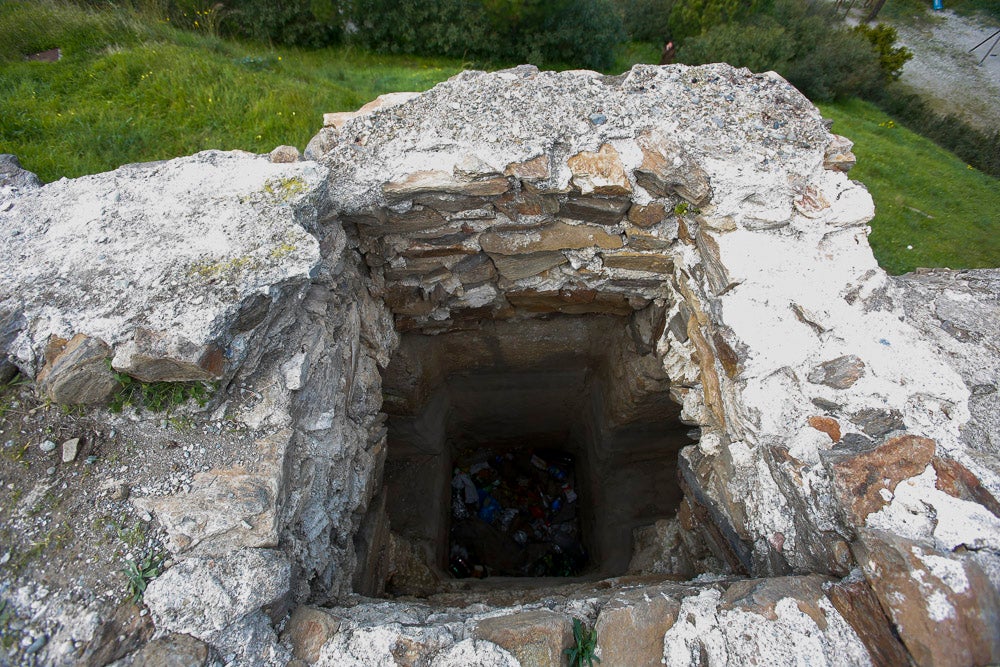 En la provincia hay contabilizados 102 expedientes con propuesta de sanción para los propietarios de pozos ilegales: 96 leves, cuatro menos graves y dos graves. Los graves conllevan sanciones que oscilan entre el medio millón de euros y el millón