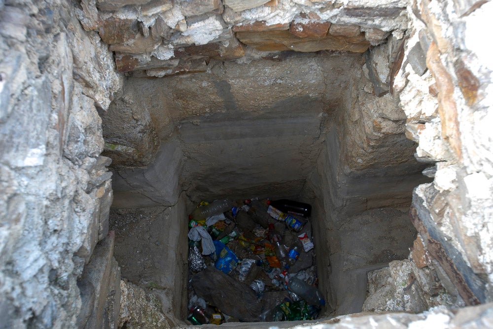 En la provincia hay contabilizados 102 expedientes con propuesta de sanción para los propietarios de pozos ilegales: 96 leves, cuatro menos graves y dos graves. Los graves conllevan sanciones que oscilan entre el medio millón de euros y el millón