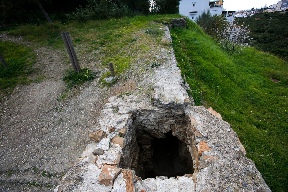 En la provincia hay contabilizados 102 expedientes con propuesta de sanción para los propietarios de pozos ilegales: 96 leves, cuatro menos graves y dos graves. Los graves conllevan sanciones que oscilan entre el medio millón de euros y el millón