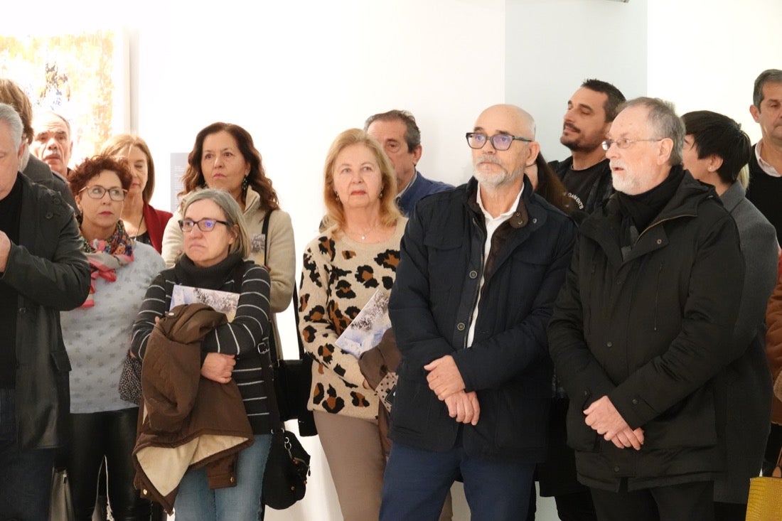 La Biblioteca de Andalucía acoge la exposición 'Palabras más allá del liezo', en la que tres pintores interpretan los textos de trece poetas andaluces de reconocido prestigio