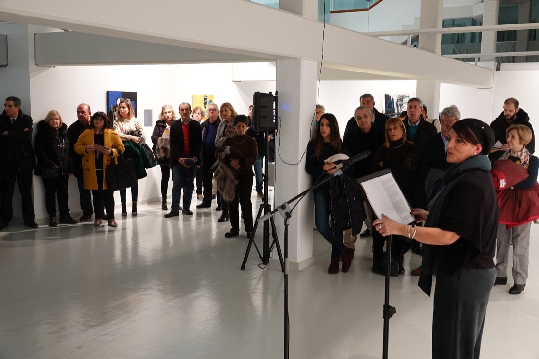 La Biblioteca de Andalucía acoge la exposición 'Palabras más allá del liezo', en la que tres pintores interpretan los textos de trece poetas andaluces de reconocido prestigio