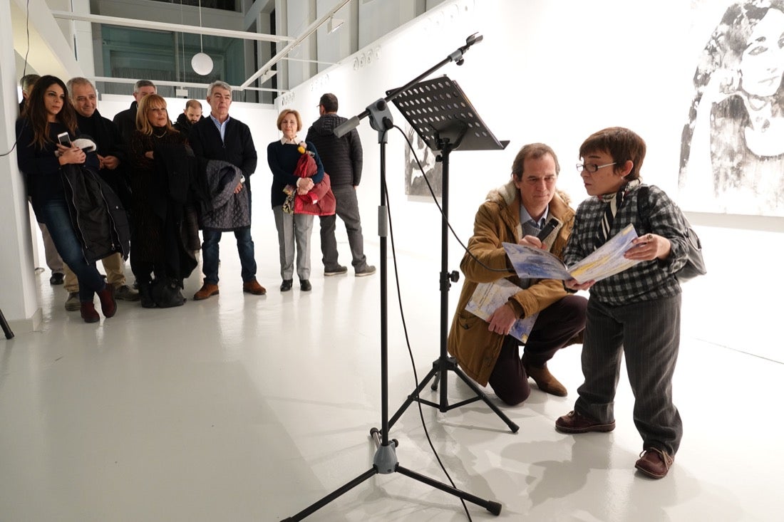 La Biblioteca de Andalucía acoge la exposición 'Palabras más allá del liezo', en la que tres pintores interpretan los textos de trece poetas andaluces de reconocido prestigio