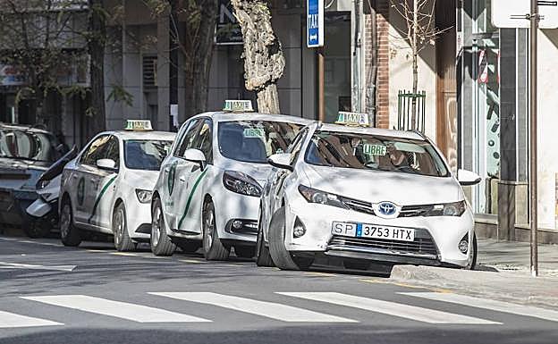 La Gremial del Taxi de Granada tilda de «montaje» las denuncias de ataques de conductores de Uber