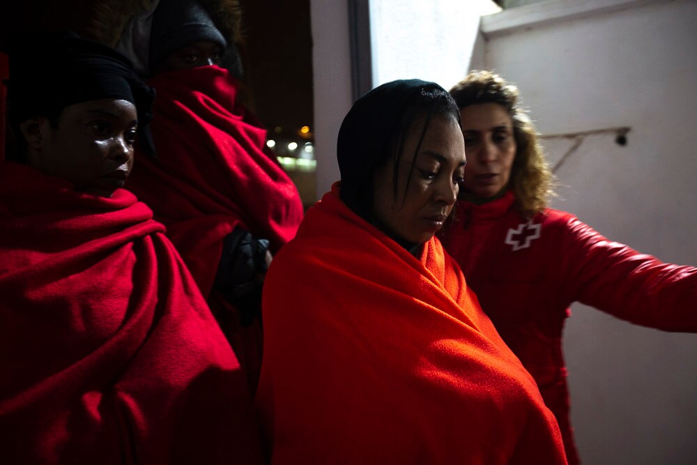 Entre los resctados hay tres bebés y varias mujeres.