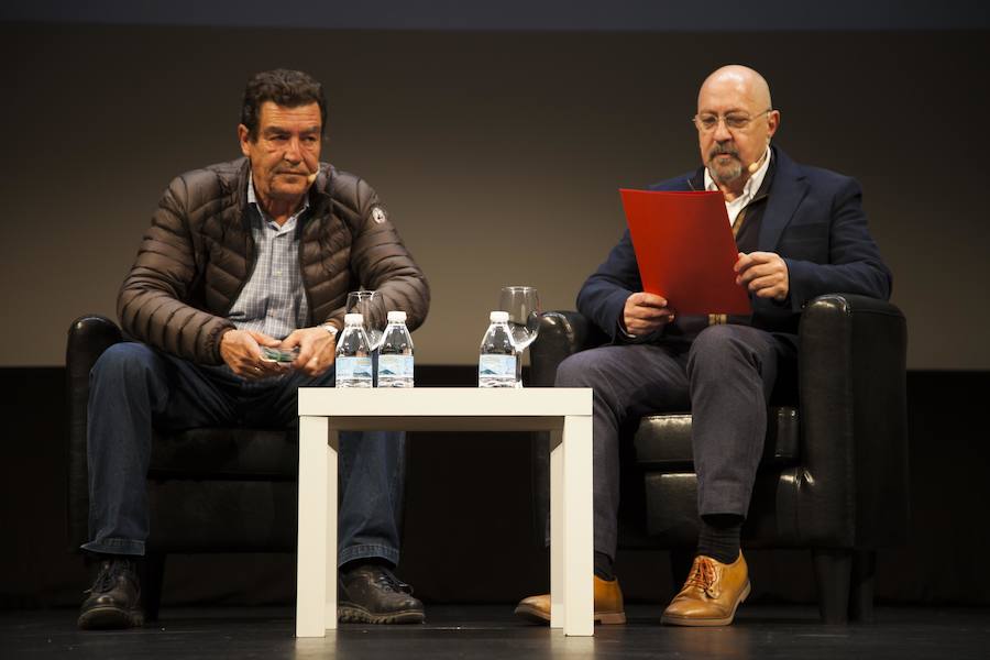 Emilio Calatayud ofreció ayer una conferencia en el Auditorio organizada por la Escuela de Padres de IDEAL