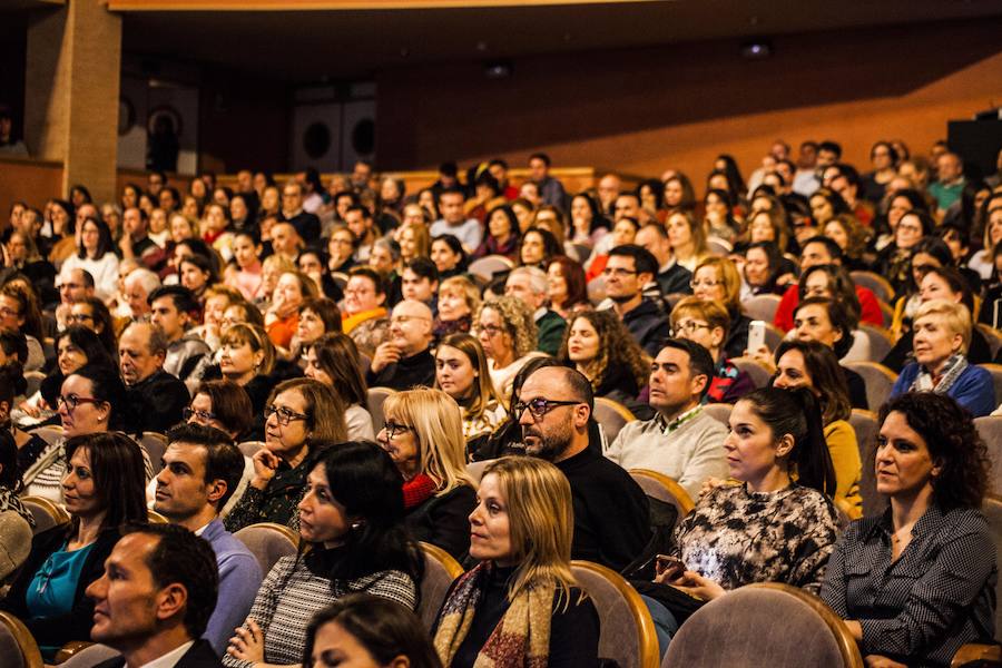Emilio Calatayud ofreció ayer una conferencia en el Auditorio organizada por la Escuela de Padres de IDEAL