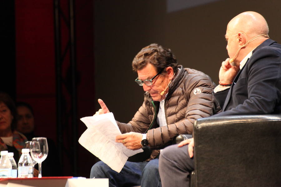 Emilio Calatayud ofreció ayer una conferencia en el Auditorio organizada por la Escuela de Padres de IDEAL