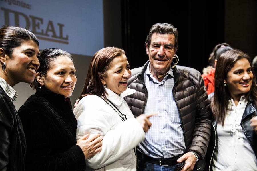 Emilio Calatayud ofreció ayer una conferencia en el Auditorio organizada por la Escuela de Padres de IDEAL