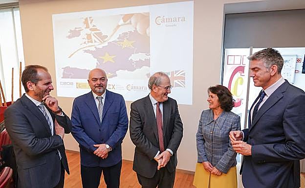 De izquierda a derecha, Luis Miguel Nebot, Emilio Povedano, Francisco Fonseca, Ángeles Sáez y Rafael Fuentes-Candau, ayer. 