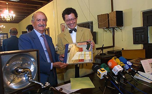 Antonio Navarro Linares y Reynaldo Fernández en una imagen de 2003