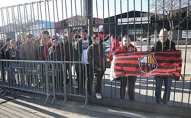 Concentración de aficionados del Reus.