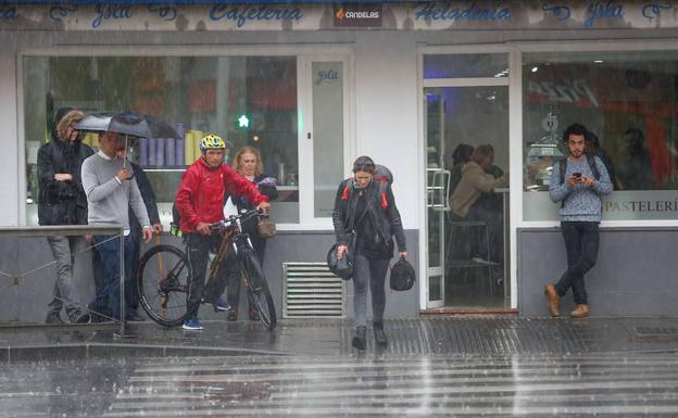 Febrero llega a Granada con lluvia y temperaturas bajo cero