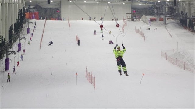 La tirolina es una de las actividades más reconocidas de Madrid Snowzone