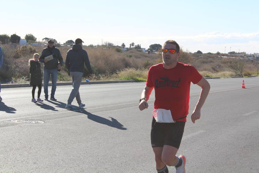 Alrededor de 4.700 corredores han tomado la salida en una mañana muy fría