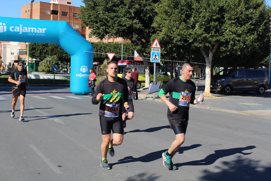 Alrededor de 4.700 corredores han tomado la salida en una mañana muy fría