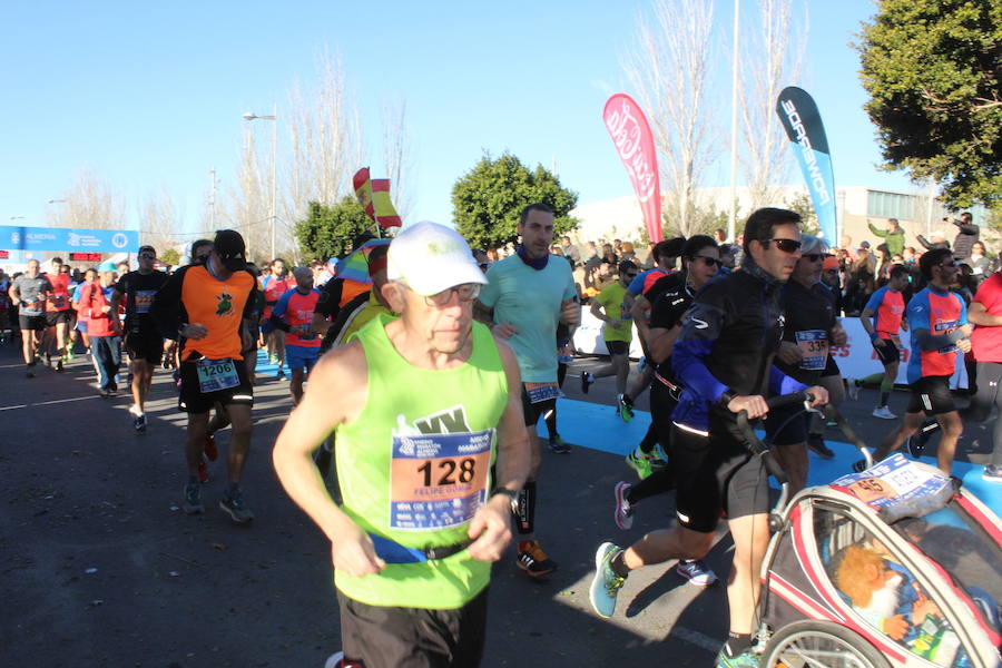 Alrededor de 4.700 corredores han tomado la salida en una mañana muy fría