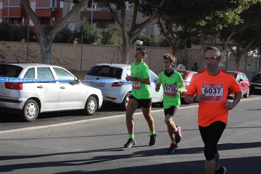 Alrededor de 4.700 corredores han tomado la salida en una mañana muy fría