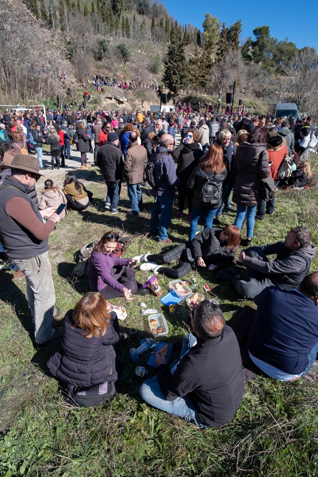 La celebración del patrón de Granada ha estado este año marcada por las alertas de nieve y frío de la Aemet