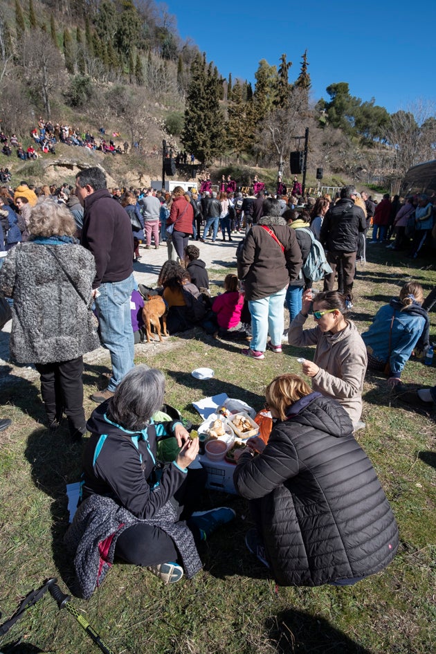 La celebración del patrón de Granada ha estado este año marcada por las alertas de nieve y frío de la Aemet